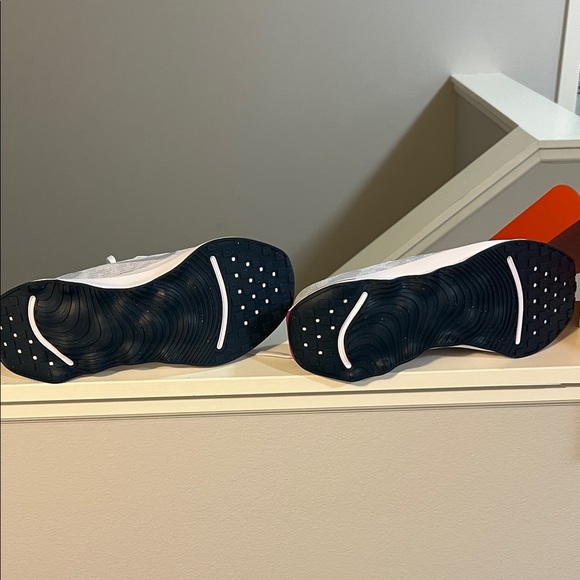 Nike Women's Athletic Shoes in White and Purple - Picture 4 of 9